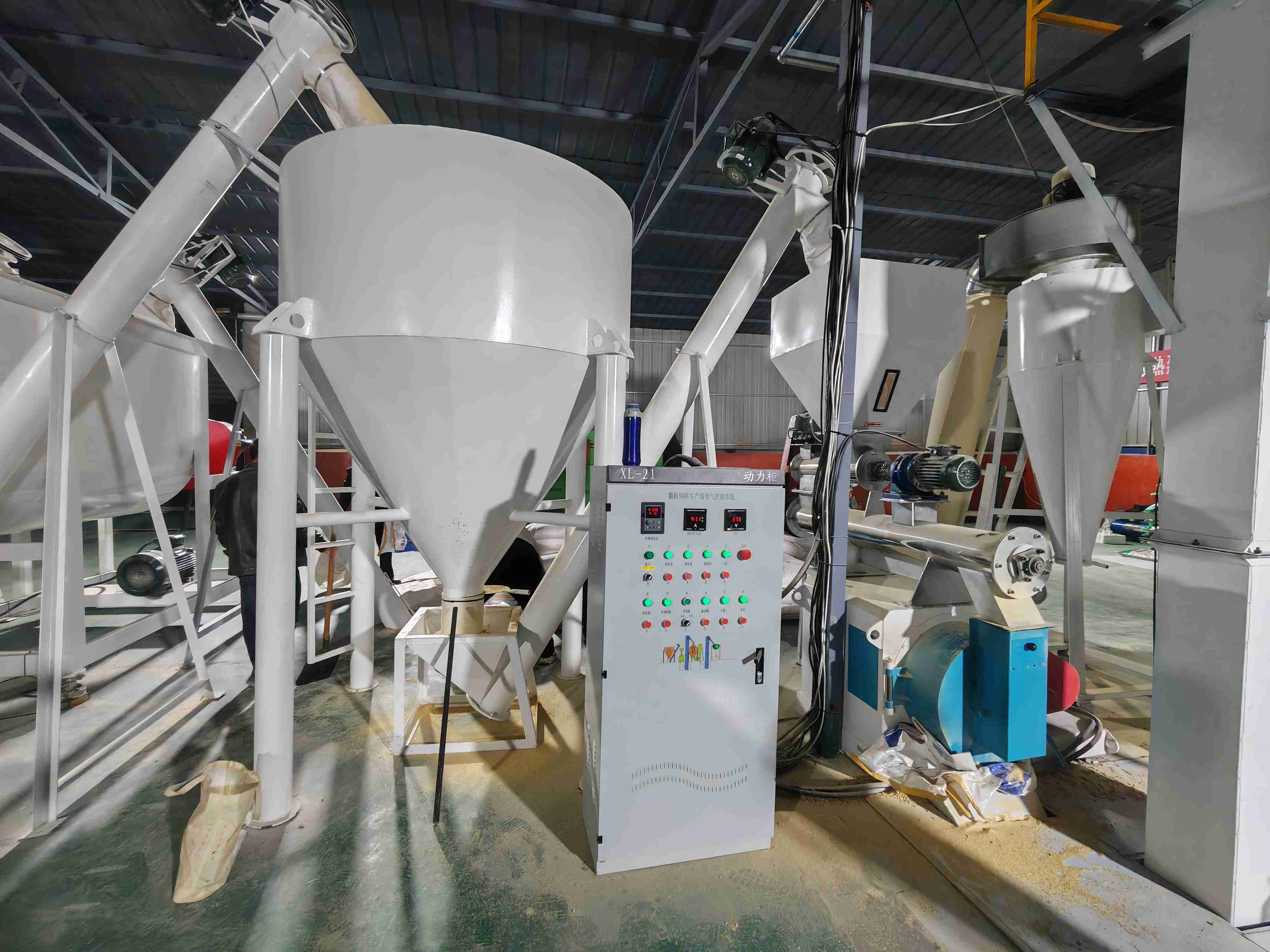 全自動大型飼料生產線 高效精準的現代化生產體系